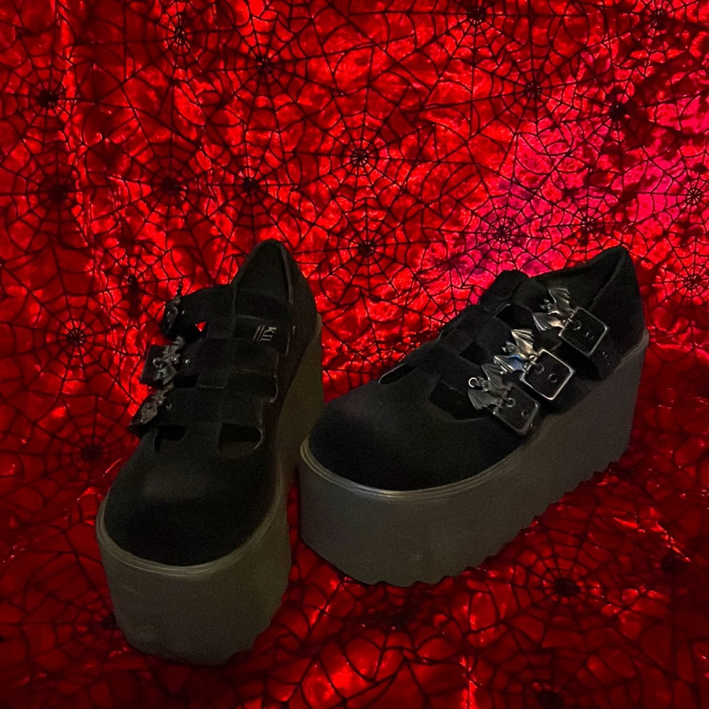 Killstar platforms with bat buckles